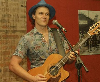 O contagiante samblues de João Suplicy